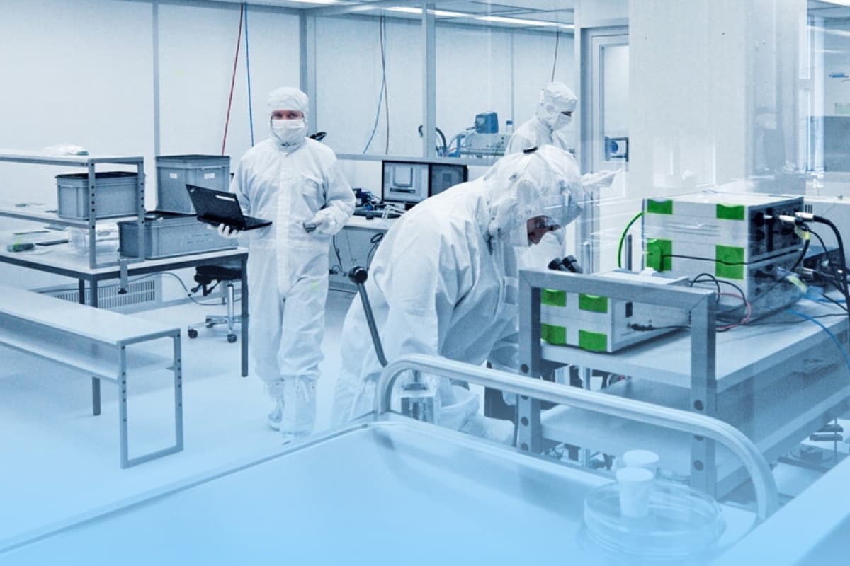 how-personnel-are-monitored-in-a-cleanroom-2-192_l-1.jpg
